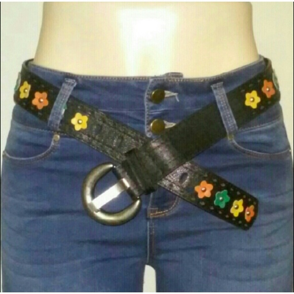 Black Flower Belt - Picture 2 of 3